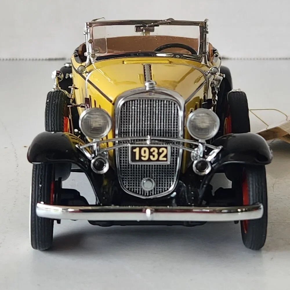 Franklin Mint Yellow 1932 CHEVROLET CONFEDERATE ROADSTER 1:24 w/Papers & Box